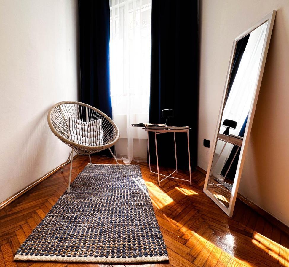 Insta-Apt Old Town Central Park Renovated Belgrado Exterior foto